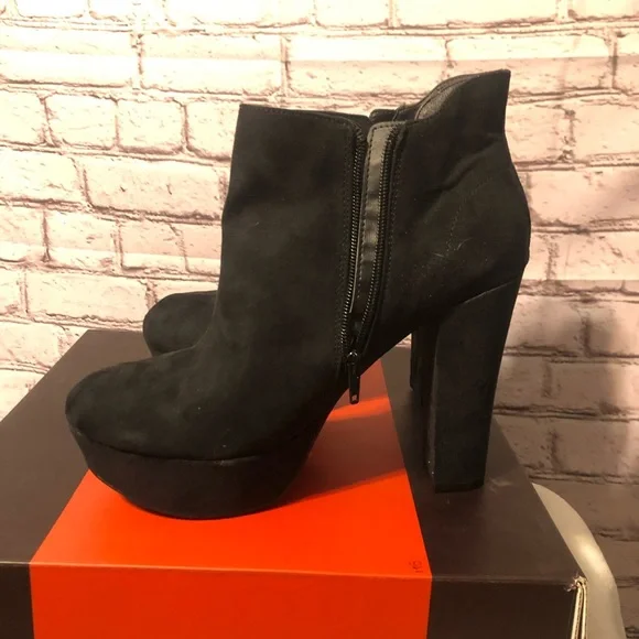 Guess Booties - Picture 3 of 3